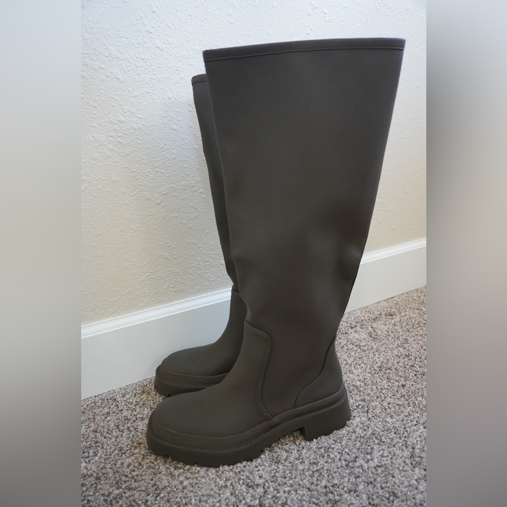 NWT Zara Forest Green Tall Rubberized/Rain Boots Size 41/10